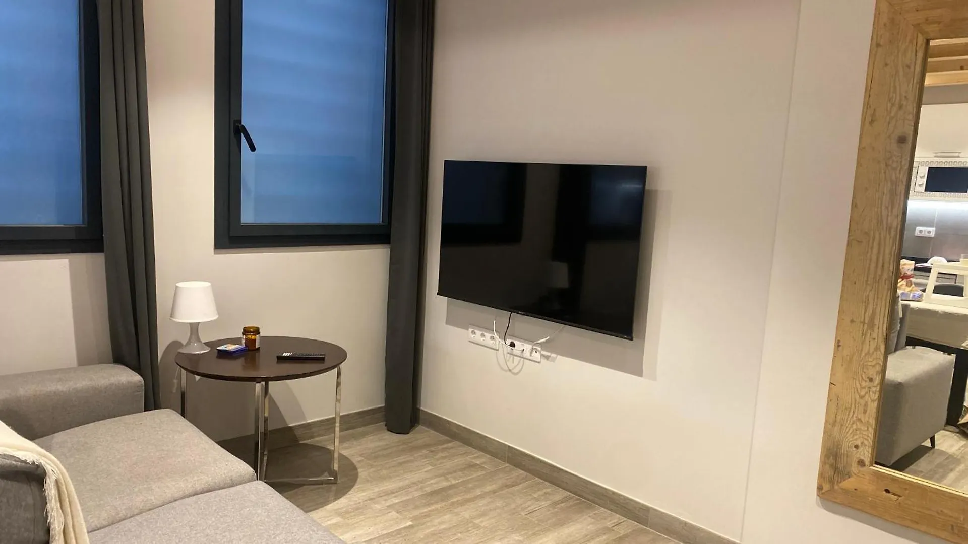 Candi House Barcelona Apartment 0*,